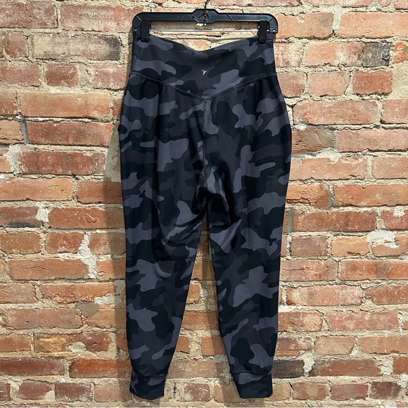 Old Navy High-Waisted Black Camo Print Joggers - Picture 9 of 11